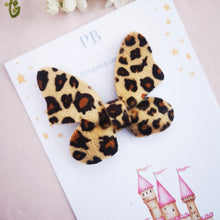 Load image into Gallery viewer, Leopard Print Butterfly Bows

